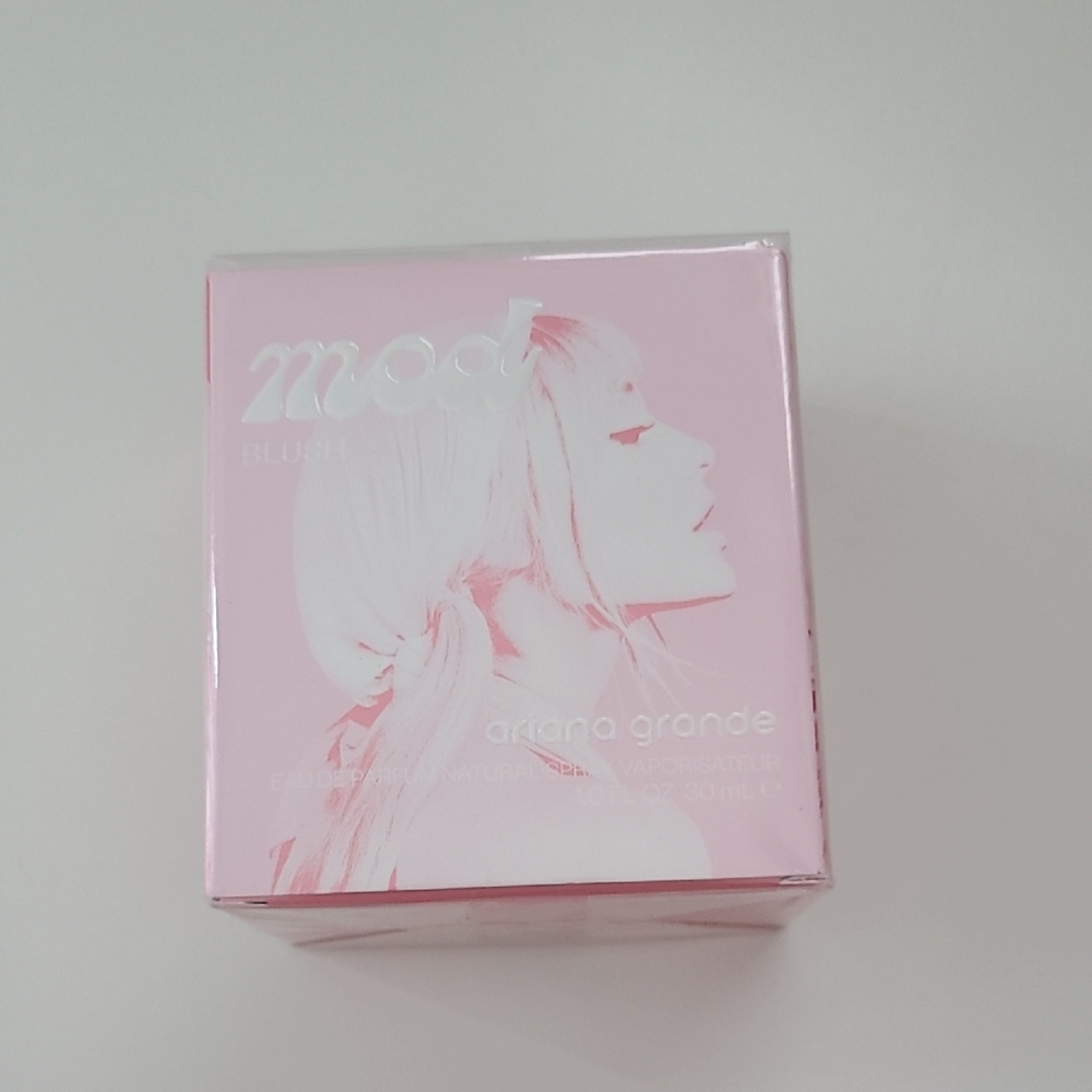 Ariana Grande Mod Blush Perfume in Pink Box